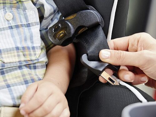características de seguridad de la silla de auto para bebés